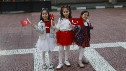 Okullarda İkinci Dönem “Bayrak Sevgisi” Temasıyla Başladı