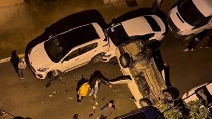 Pendik’te Ters Dönen Araç Park Halindeki Otomobillere Çarptı