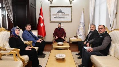 Vali Yiğitbaşı, Hasene Vakfı Yöneticilerini Makamında Kabul Etti