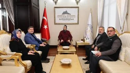 Vali Yiğitbaşı, Hasene Vakfı Yöneticilerini Makamında Kabul Etti