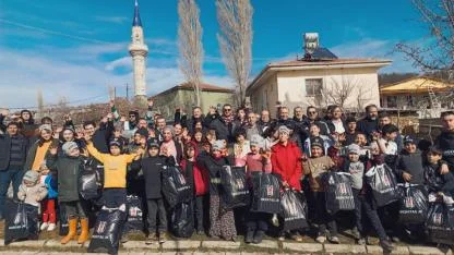 Afyon Beşiktaşlılar Derneği’nden Köy Okulundaki Öğrencilere Sıcak Dokunuş