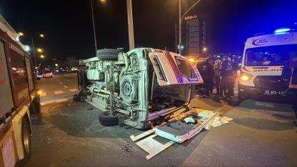 Ambulans ile Cip Çarpıştı: 3’ü Sağlık Çalışanı 5 Kişi Yaralandı