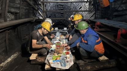 Zonguldak’ta Yerin 120 Metre Altında Sahur: Maden İşçilerinden Duygulandıran Ramazan Mesaisi