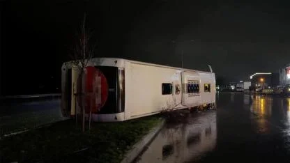 Yolcu Otobüsü Devrildi: 7 Kişi Yaralandı