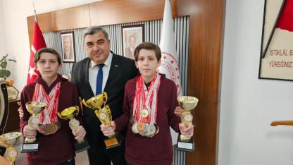 Ortaokullu Satranççılar İl Milli Eğitim Müdürü Sünnetciyle Buluştu