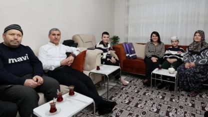 Vali Aktaş, Afyon’da ki İlk İftarında Yılmaz Ailesinin Sofrasına Konuk Oldu
