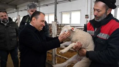 Rektör Karakaş, Araştırma ve Uygulama Çiftliğinde İncelemelerde Bulundu