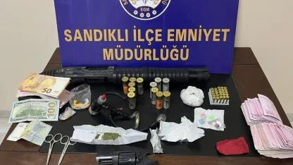 Sandıklı’da uyuşturucu operasyonu:  2 gözaltı, 1 tutuklama