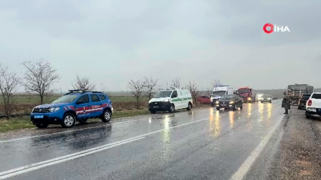 Tır ile otomobil çarpıştı: 2 ölü,2 yaralı