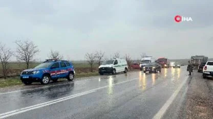 Tır ile otomobil çarpıştı: 2 ölü,2 yaralı