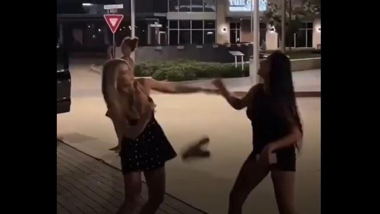 Viral Kavga Görüntülerinin Aslı Ortaya Çıktı: TikTok Fenomenleri Hülya Mizgin Saç Başa Kavga Etti!