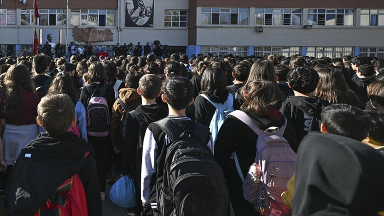 Yarın Tüm Okullarda 1 Dakikalık Saygı Duruşu Yapılacak
