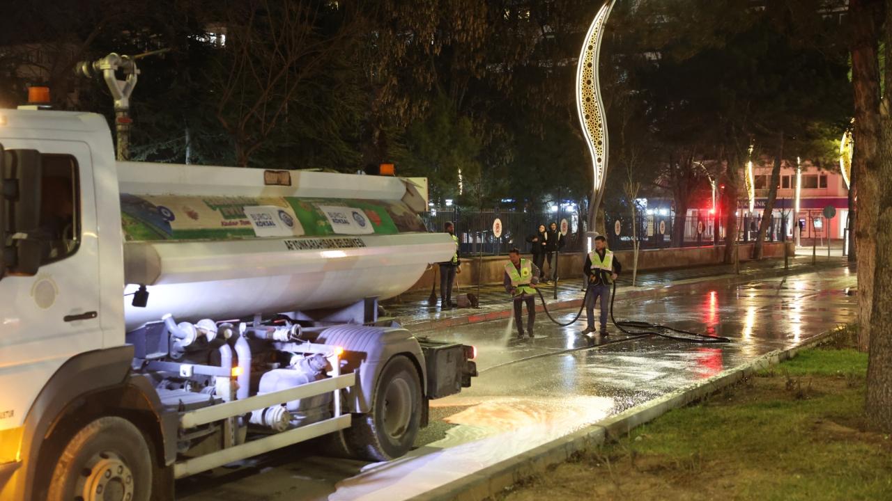 Afyon Bayrama Hazırlanıyor! 12 Cadde Baştan Sona Temizleniyor