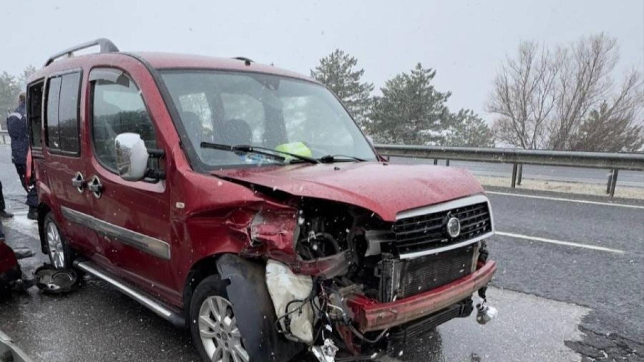 Afyon-Uşak Karayolunda Korkutan Kaza, Faciaya Ramak Kaldı: 6 Yaralı