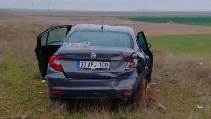 Afyon’da Bariyerlere Çarpıp Tarım Arazisine Giren Otomobilde 5 Kişi Yaralandı