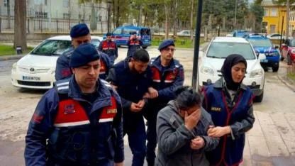 Afyon’da Bohçacı Kılığında Geldikleri Köyde 880 Bin TL'lik Soygun Yaptılar!