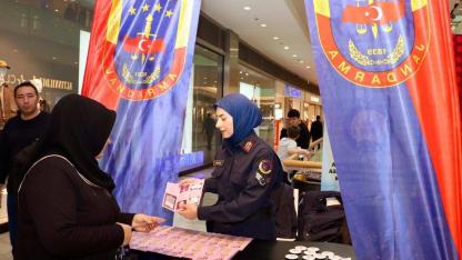 Afyon’da Jandarmadan 8 Mart Farkındalığı Kadınlara KADES Anlatıldı