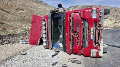 Afyon’da Kömür Yüklü Tır Devrildi! 1 Kişi Yaralandı