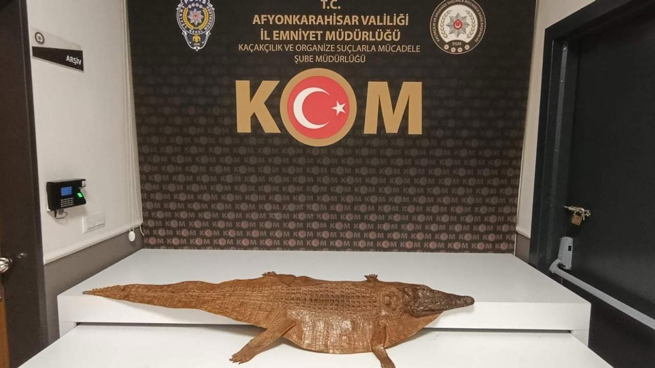 Afyon’da Polis Kontrolünde Şaşırtan Görüntü! Araç Bagajından Bakın Ne Çıktı?