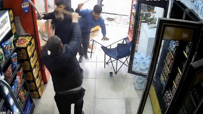 Afyon’da Tekel Bayisine Sopalı ve Bıçaklı Saldırı!