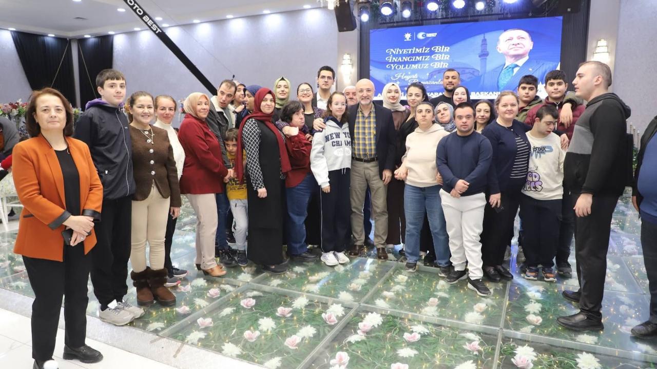 Afyonkarahisar'da AK Parti'nin "Gönül Sofrası" engelli vatandaşları buluşturdu