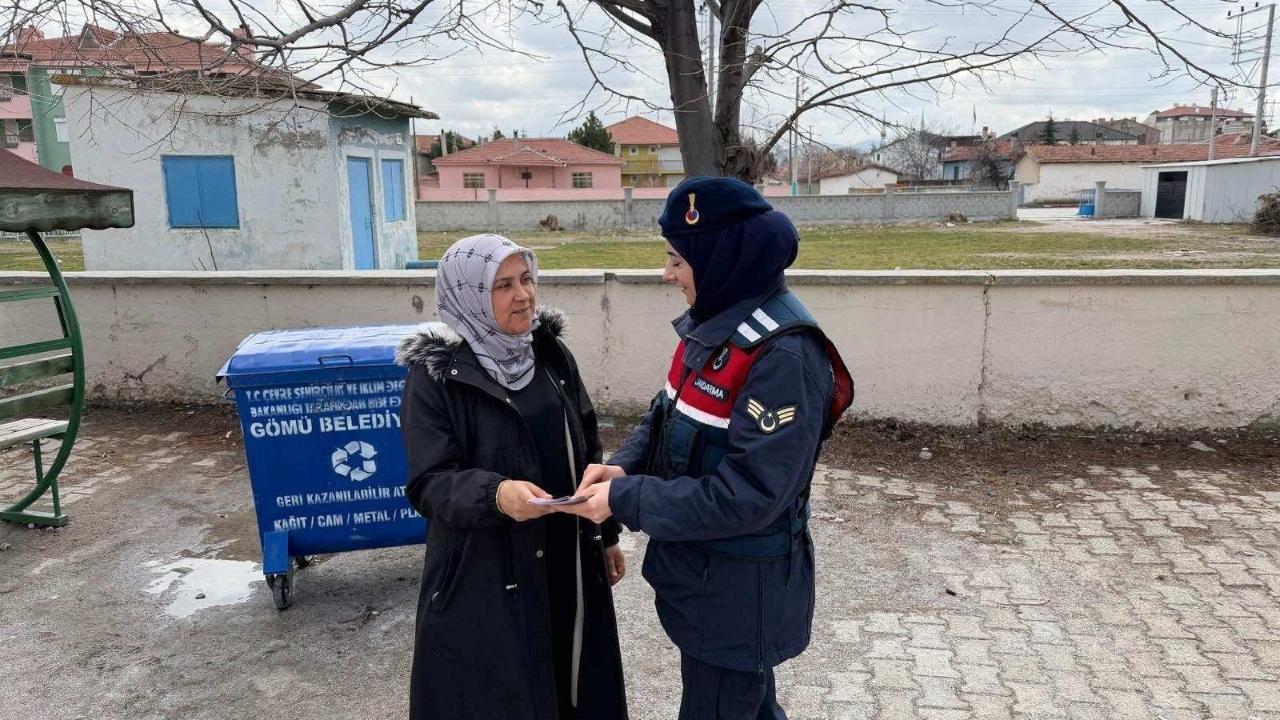 Afyonkarahisar'da Jandarmadan Hem Bilgilendirme Hem Operasyon
