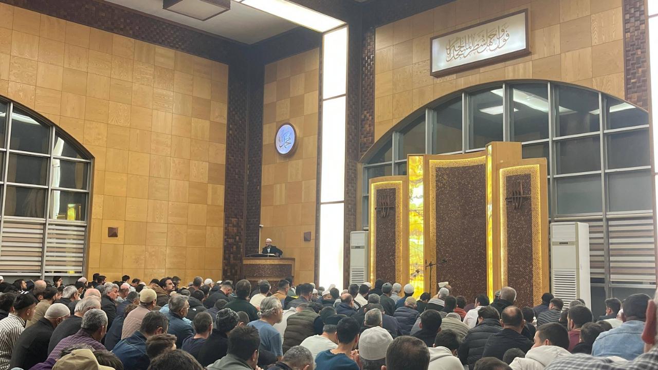 Afyonkarahisar’da Kadir Gecesi Programına Yoğun Katılım