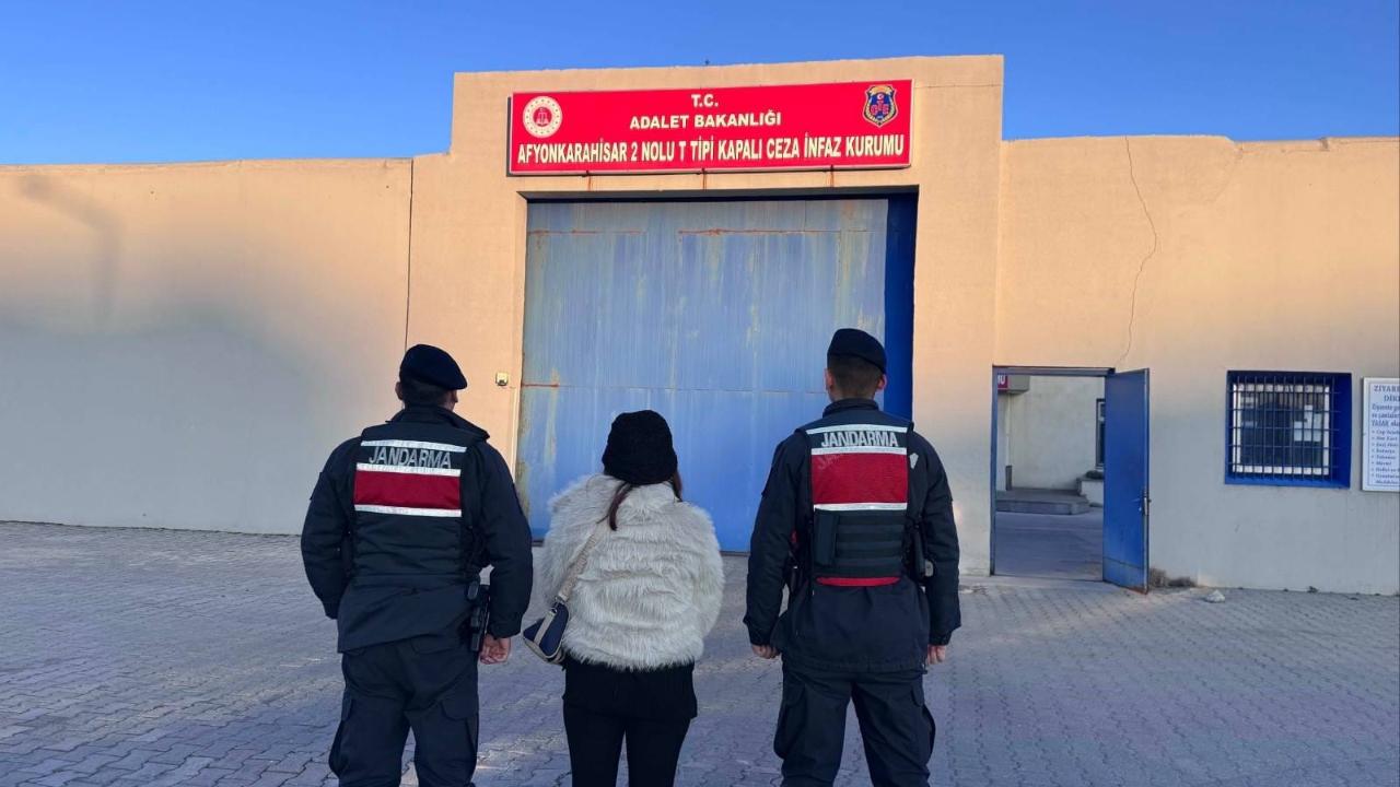 Afyonkarahisar'da Yolcu Otobüsünde 8 Bin 190 Uyuşturucu Hap Ele Geçirildi