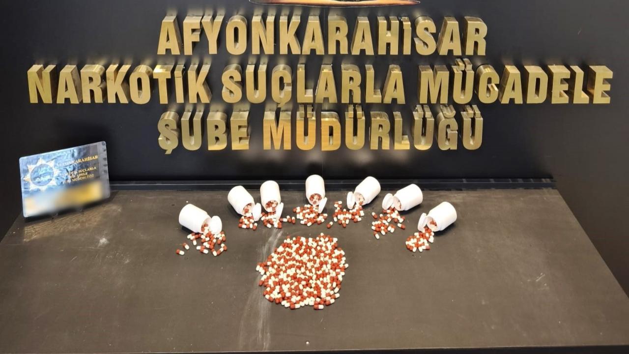 Afyonkarahisar'da Yolcu Otobüsünde Seyahat Eden 2 Şahıs Uyuşturucu İle Yakalandı