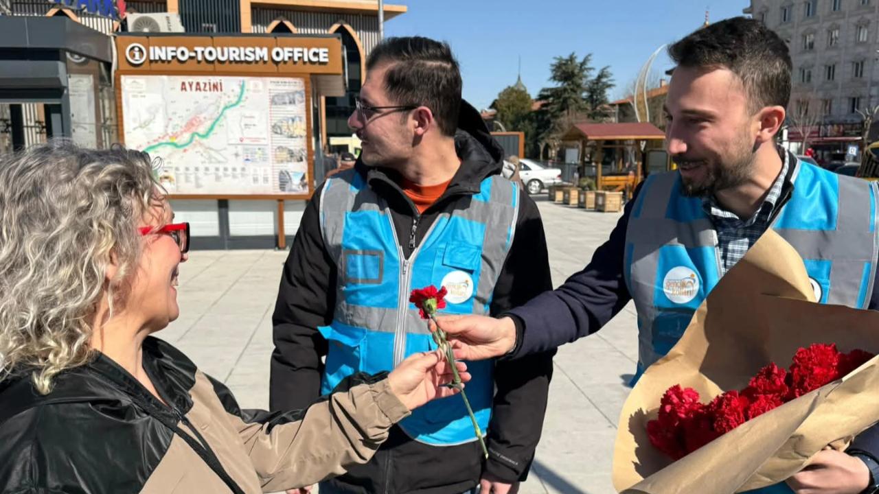 AK Gençlik Afyon’da Kadınlar Günü’nü Kutladı