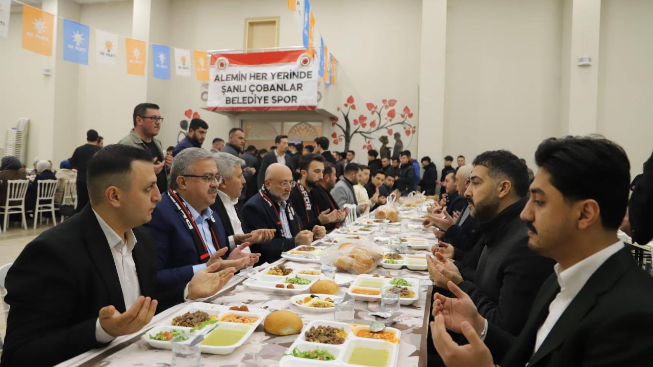 AK Parti Afyonkarahisar Teşkilatı Çobanlar’da Gençlerle İftarda Buluştu