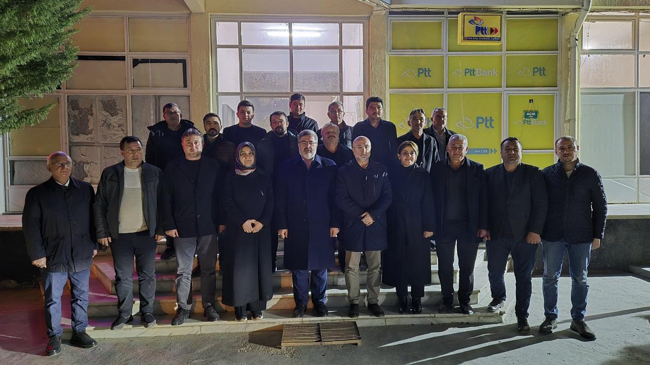 AK Parti heyeti Kayıhan’da sahurda vatandaşlarla buluştu