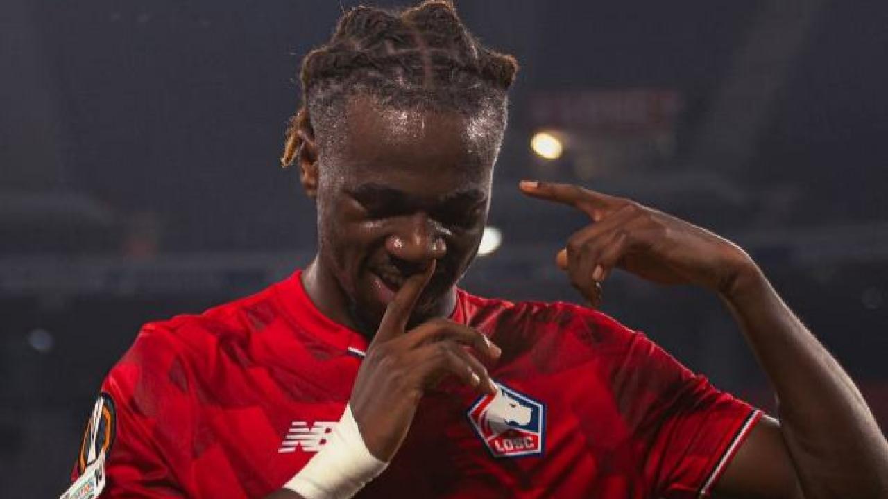 Aslan’dan Orta Sahaya Mukau Sürprizi!