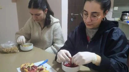 Bacım Sultan’da Kalan Öğrenciler Güllaç Yaptı