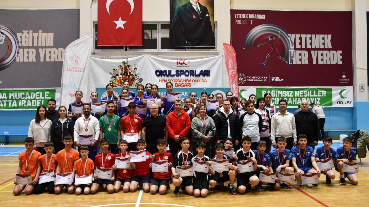 Badminton Yıldızlar Grup Müsabakaları Tamamlandı