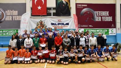 Badminton Yıldızlar Grup Müsabakaları Tamamlandı