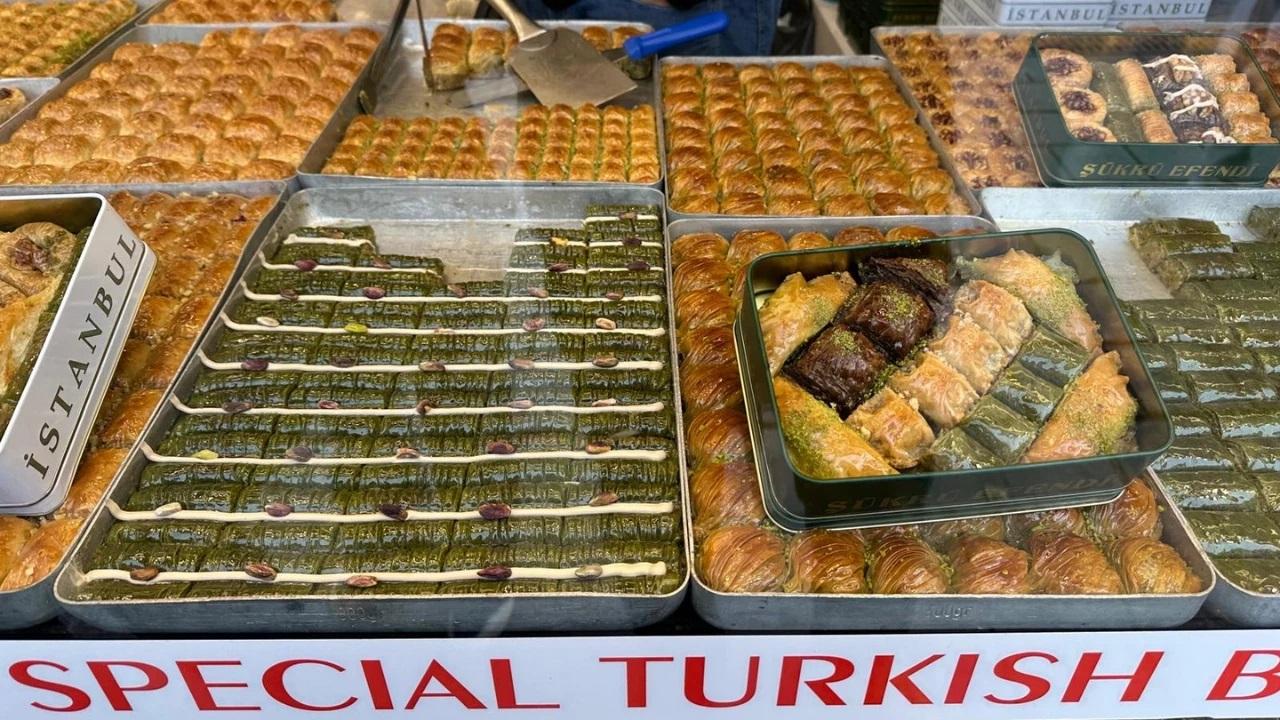 Baklavanın dilimi 80 liraya kadar çıktı, bayram alışverişi hareketlendi
