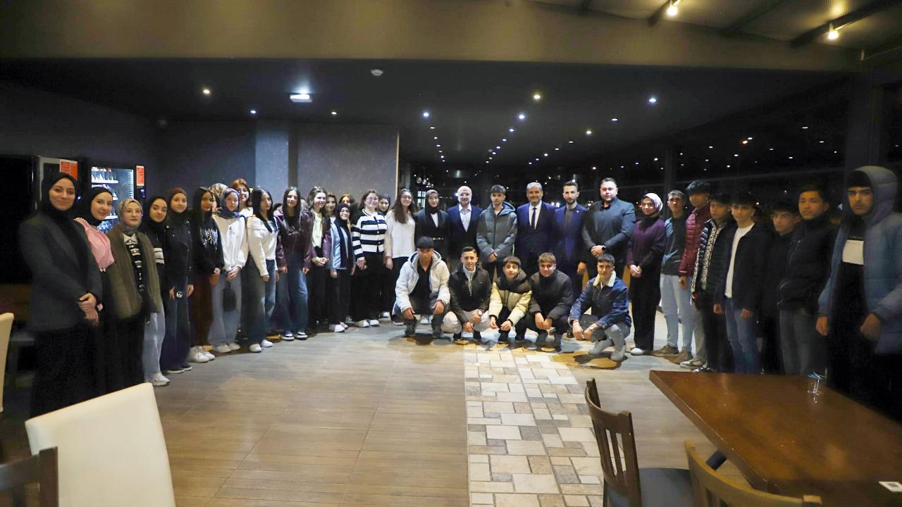 Başkan Şahin ve Başkan İntepe Doktor Adayları İle İftarda Bir Araya Geldi