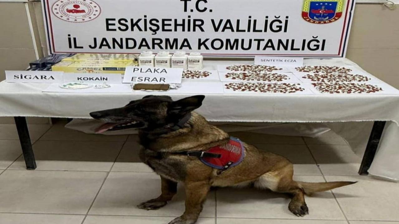 Belçika’dan Gelen Uyuşturucuyu Afyonkarahisar’a Taşıyan Zehir Tacirleri Eskişehir’de Yakalandı