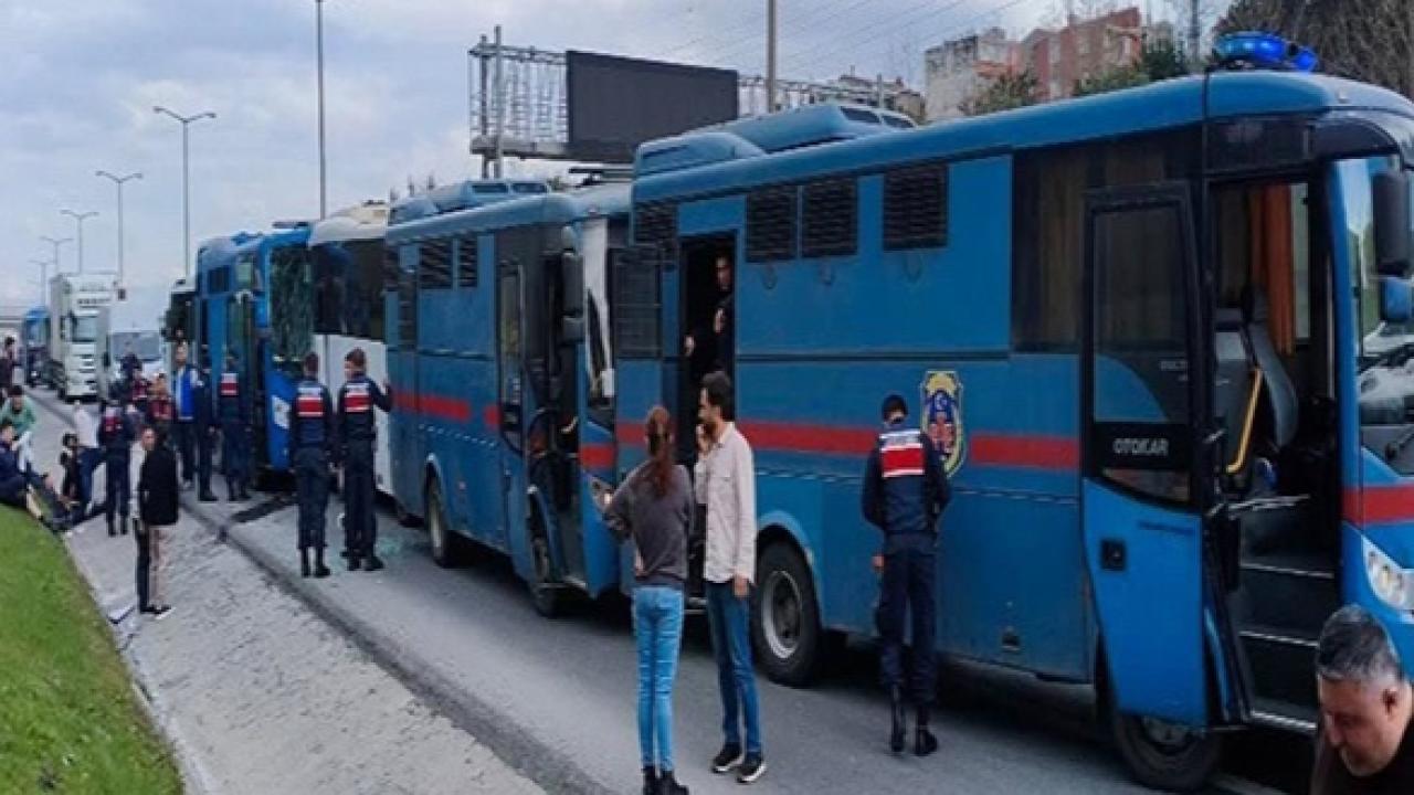 Cezaevi Nakil Araçları TEM’de Çarpıştı: 14 Yaralı