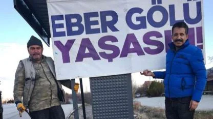 D-300 Karayolu’na “Eber Gölü Yaşasın” Tabelaları Asıldı
