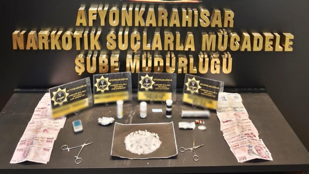 Emniyetten Uyuşturucu Operasyonu 3 Şüpheliden 1’i Tutuklandı