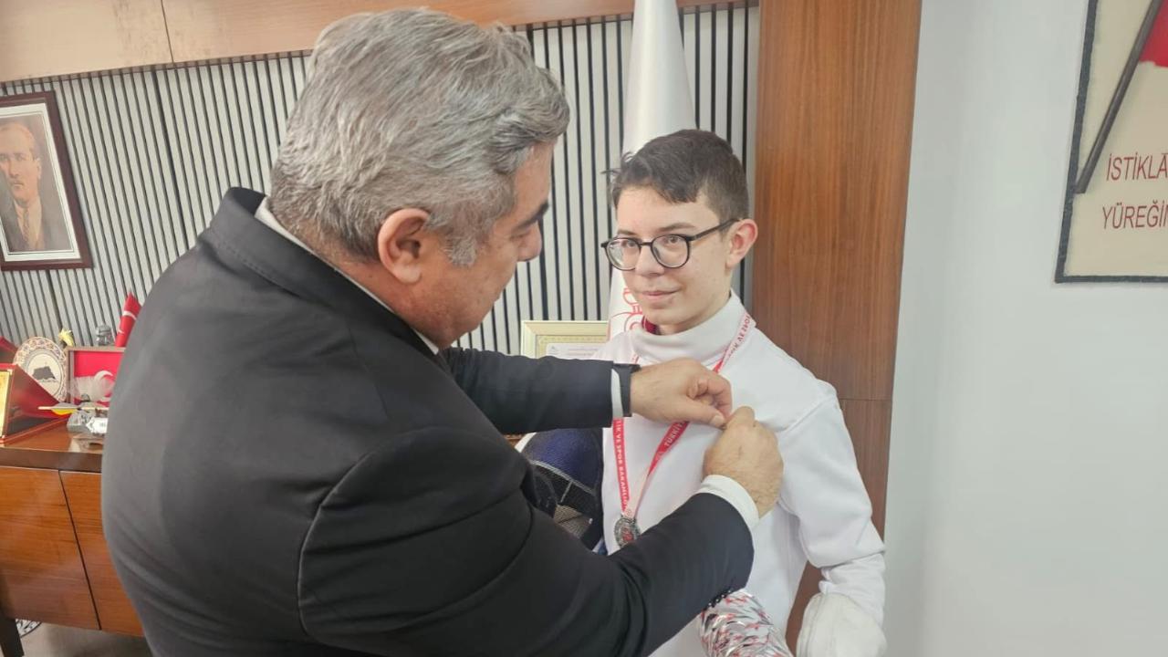 Eskrim Türkiye Şampiyonası İkincisi Alp Eren’den Büyük Gurur