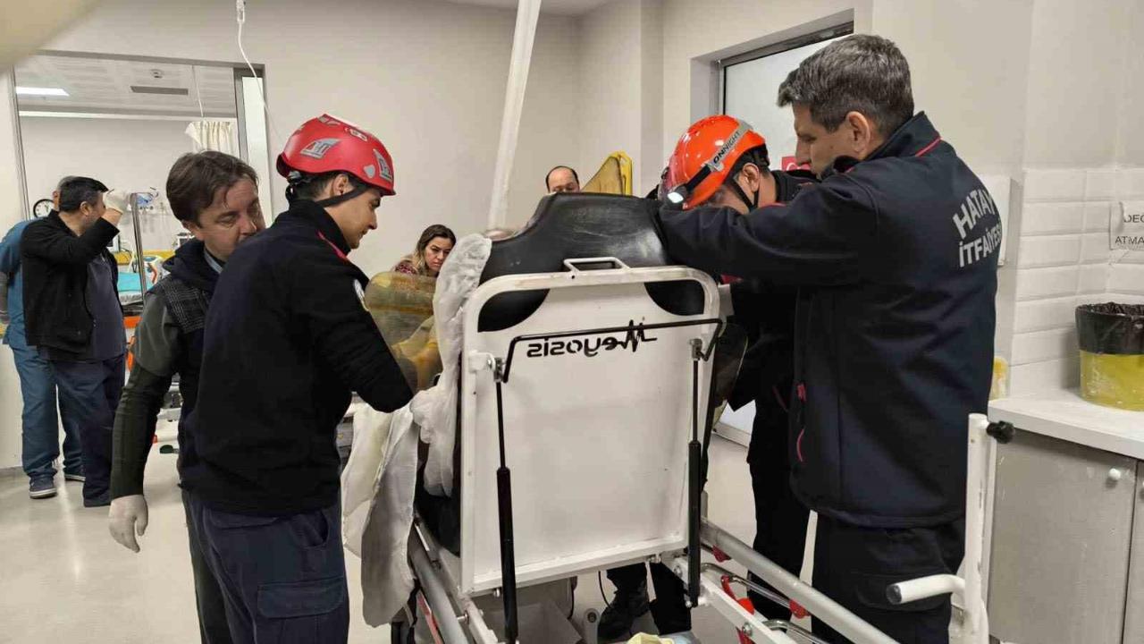 Göğsünde Demirle Hastaneye Geldi! İtfaiye ve Doktorlar Zamanla Yarıştı