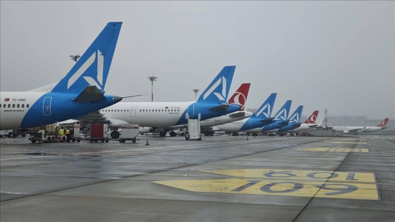 İstanbul'daki Olumsuz Hava Koşulları Hava Trafiğini Aksattı