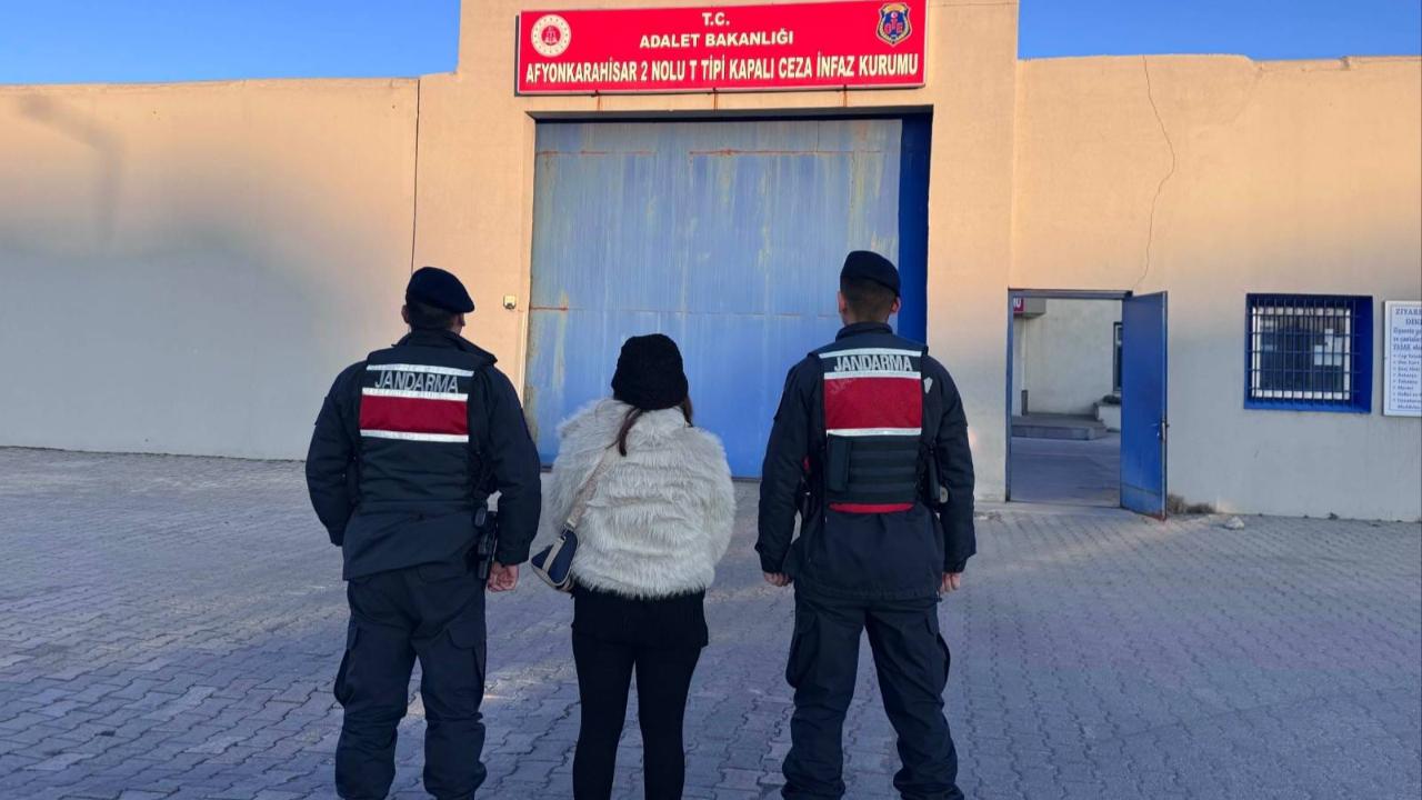 Jandarma 1 Haftada 55 Aranan Şahsı Yakaladı