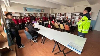 Jandarmalar Tarafından Okullarda Bilinçlendirmeler Sürüyor