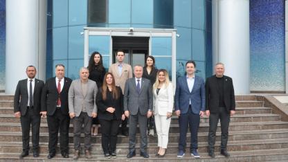 “Kumanya Dağıtmayı Bırakın, Emeklinin Kapısını Çalın”