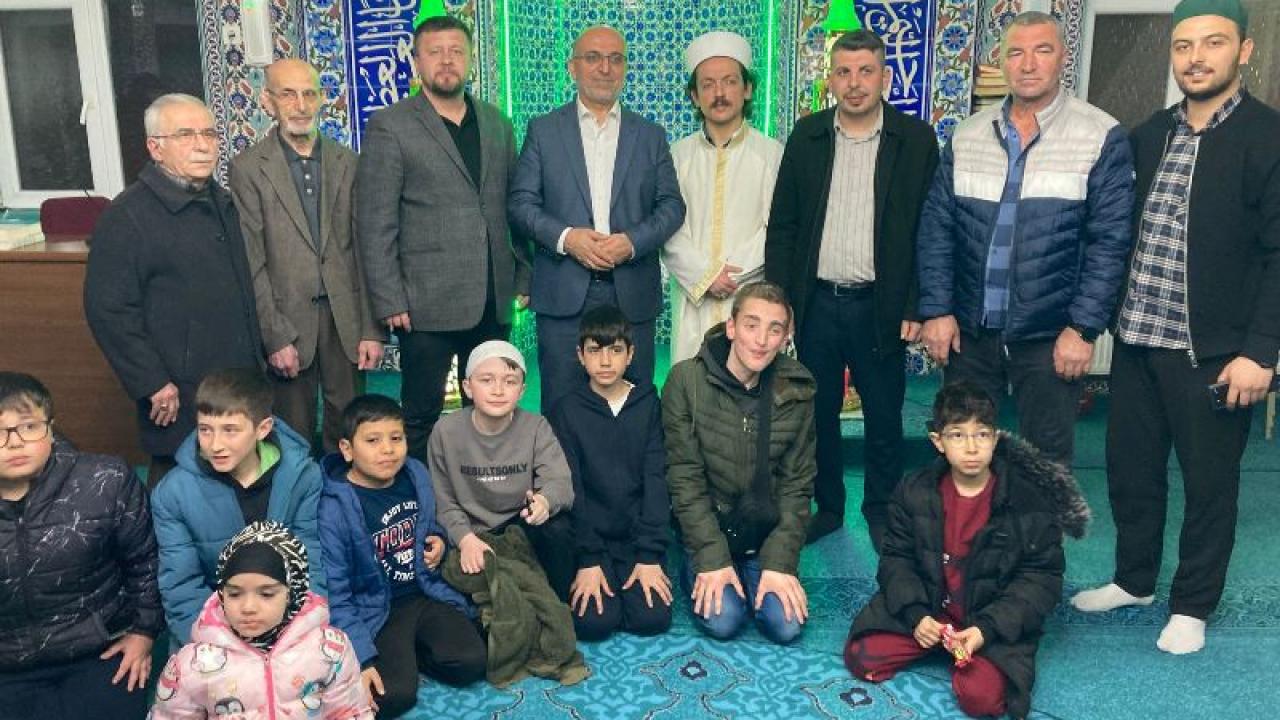 Miniklere Ramazan Ayı’nda Teravih Namazı Hediyesi Verildi