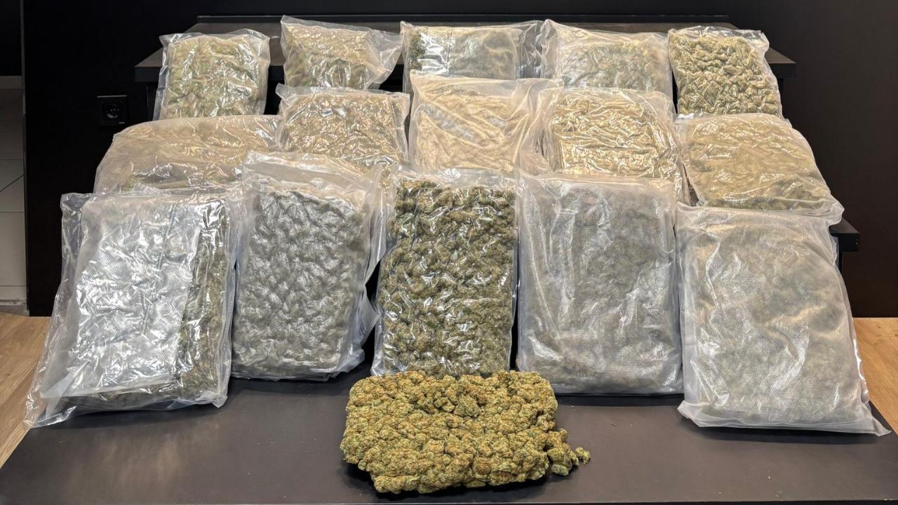 Narkotik Ekiplerinden Büyük Operasyon: Şüpheli Araçtan Kilolarca Uyuşturucu Çıktı